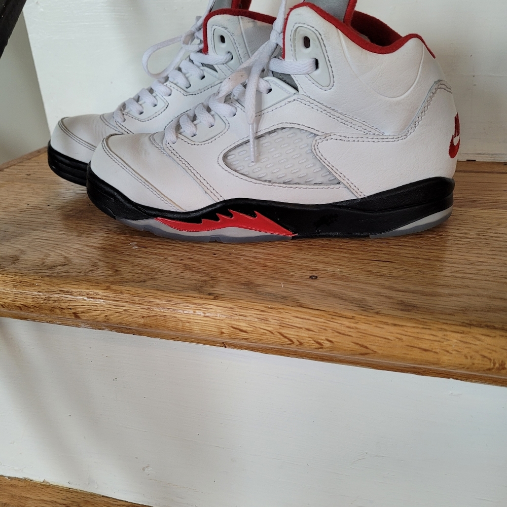 Retro 5 Fire Red - Picture 3 of 5